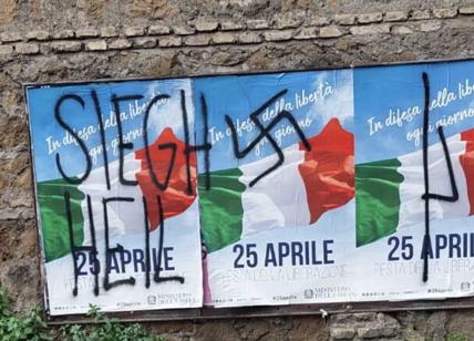 25 Aprile: Sieg Heil e simboli nazisti su manifesti per la Liberazione a Roma