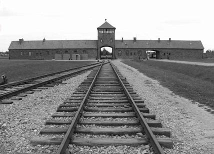 Fondi negati per visita ad Auschwitz. Comune di Predappio: “Foibe e gulag?”
