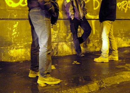 Baby gang terrore dell'Appio. 12 ragazzini rapinavano e picchiavano negozianti