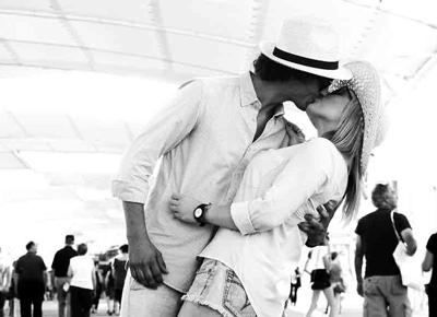 bacio mondiale ape