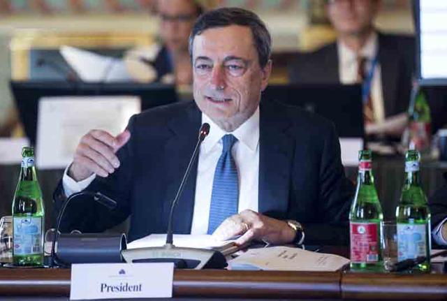Draghi: tassi fermi fino a metà 2019.Dopo il Qe la Bce allenta la rete sui Btp