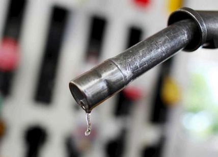 Benzina: vola con aumento petrolio, sopra 1,6 euro