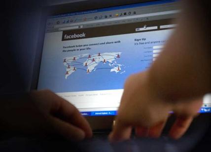 Genitori pubblicano foto dei figli su Facebook? Rischiano 10mila euro di multa