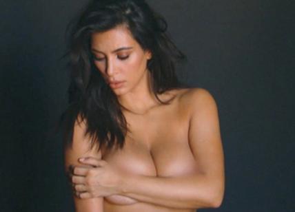 Kim Kardashian: "Nuda sotto l'accappatoio. Temevo mi stuprassero"
