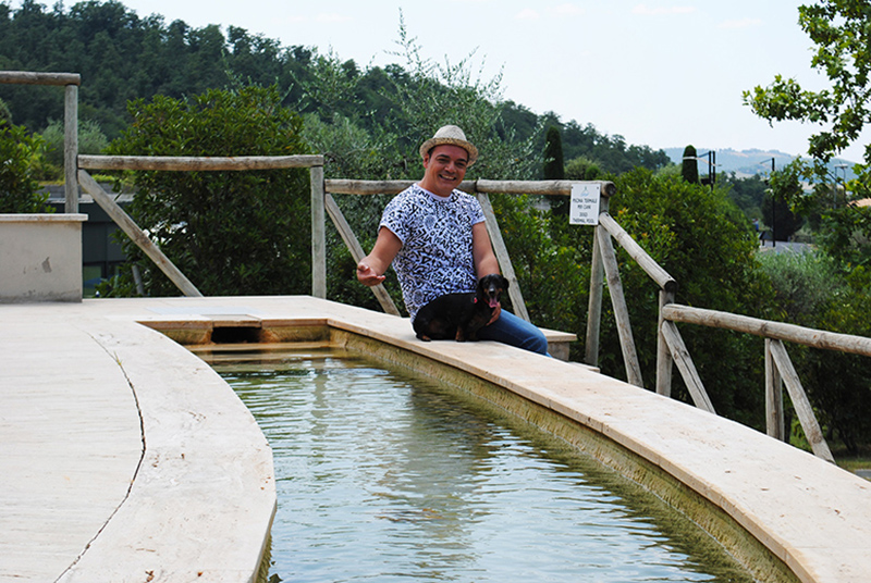 La piscina di acqua termale dedicata a cani e gatti La piscina di acqua termale dedicata a cani e gatti