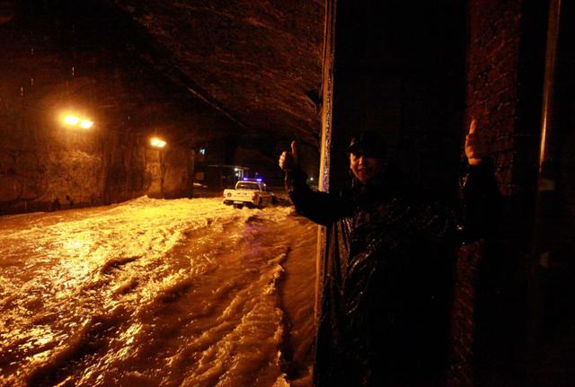 Maltempo Francia: 13 morti e 1.000 evacuati per inondazioni Carcassonne
