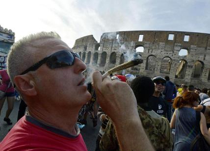Million Marijuana March: Roma invasa per la cannabis libera, scontro Lega-M5s