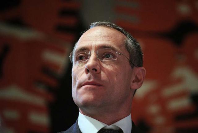 Matteo Del Fante, Amministratore Delegato e Direttore Generale di Poste Italiane: nel primo semestre 2017 ricavi in crescita del 2% a 18 miliardi. Matteo Del Fante, Amministratore Delegato e Direttore Generale di Poste Italiane: nel primo semestre 2017 ricavi in crescita del 2% a 18 miliardi.