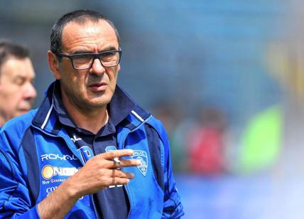 Lazio, Sarri nuovo allenatore. Annuncio con sigaretta: "Chi ha da accendere?"