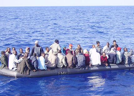 Migranti, tragico sbarco in Sicilia: "Cadaveri in mare"