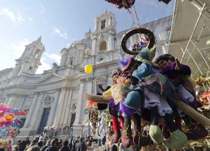 Coronavirus, la Befana si arrende: piazza Navona vuota per le feste di Natale