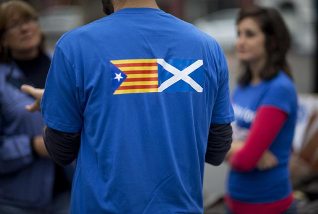 Brexit, la Scozia vuole restare nell'Ue. E "scarica" la Catalogna