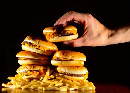 Fast food: mangiare spesso fast food provoca asma e malattie respiratorie