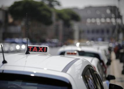 Licenze taxi, Gualtieri va in difesa: “Attacchi incomprensibili dal Governo"