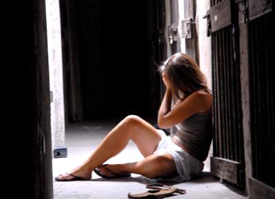 Violenza sessuale: giovane drogata e abusata. Fermato 20enne