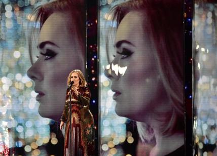 Adele, contratto da record: 120 milioni di euro per passare alla Sony
