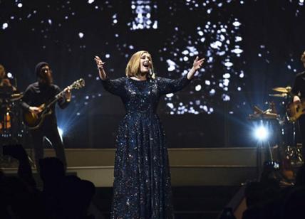 Adele indosserà solo Burberry nel tour per l'album "25"