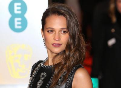 Alicia Vikander ape