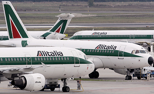 Alitalia, il piano del commissario. 2.500 esuberi, meno costi e Lufthansa