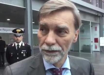 Bomba nel Pd: Fuorionda di Delrio contro Renzi. Poi il dietrofront Bomba nel Pd: Fuorionda di Delrio contro Renzi. Poi il dietrofront