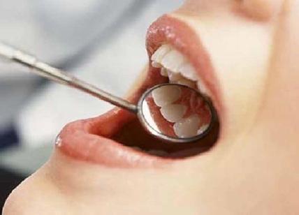 Dentisti troppo cari: più di un milanese su quattro rinuncia alle cure