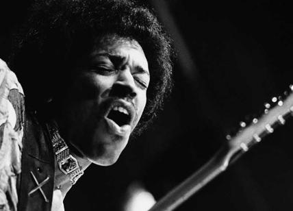 Omaggio al “dio” Jimi Hendrix. Rivive il poeta della chitarra