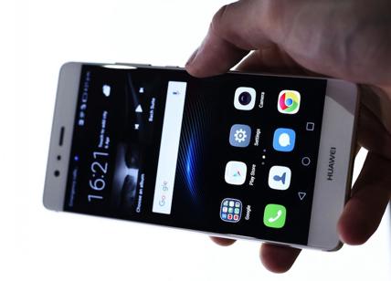 Huawei P9, sfida ad Apple e Samsung (con Scarlett Johansson)
