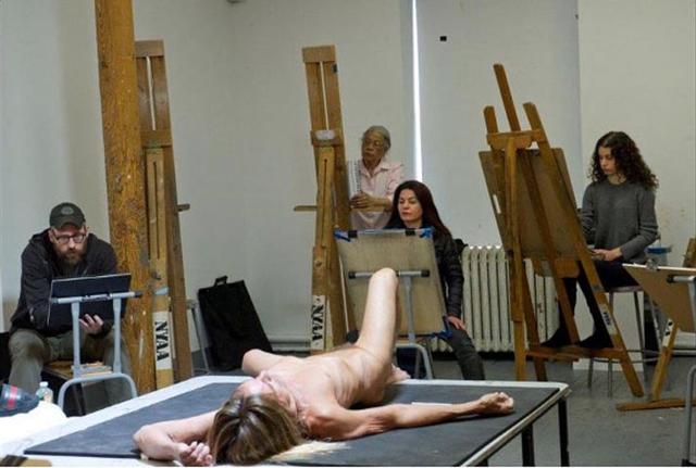 Iggy Pop posa nudo per la New York Academy of Art. Foto