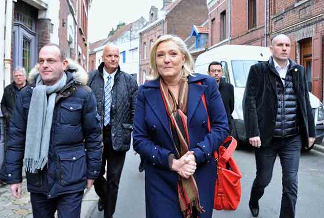 Le Pen si rifiuta di mettere il velo, salta l'incontro con il muftí del Libano