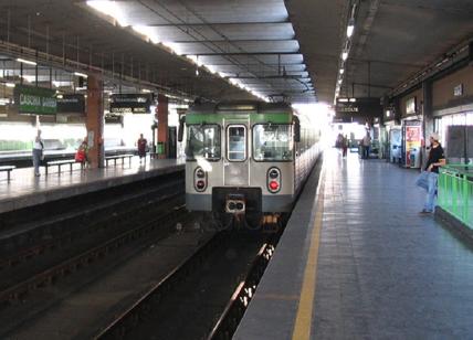 Milano, allarme per un trolley abbandonato in treno. Ma c'erano solo vestiti