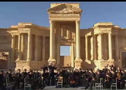 Palmira concerto nella città strappata all'Isis. Suona l'amico di Putin