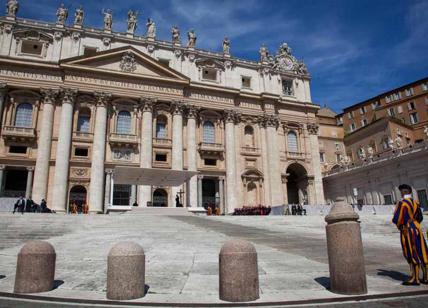 Vaticano, tornano i Corvi: una mail contro il direttore dello Ior Vaticano, tornano i Corvi: una mail contro il direttore dello Ior