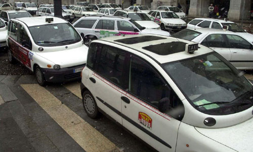 Taxi, Cgil festeggia "grande adesione allo sciopero, servizi minimi garantiti"