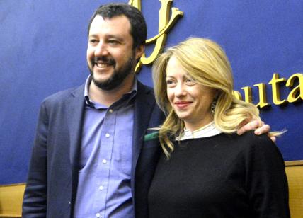 Lega, ora è incubo Meloni. Salvini a Napoli nella piazza di Fdi
