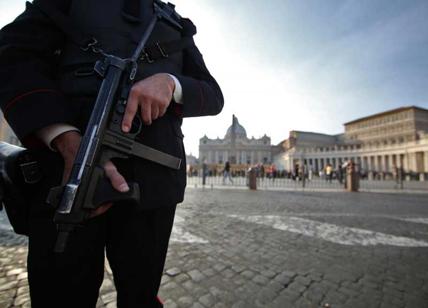 Terrorismo, voleva attaccare il Vaticano: espulsa moglie del pugile dell'Isis