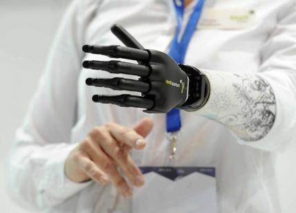 Salute, dall'Italia passi avanti verso la mano bionica intelligente