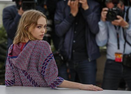 Cannes incantata dalla figlia di Depp. Lily Rose, la predestinata