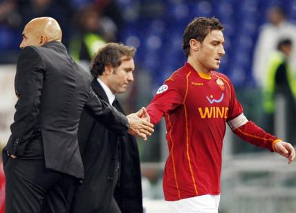 Roma, Totti si allena da solo con Spalletti. "Tutti i miei gol devono unire"
