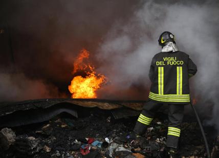 Incendi: esplode bombola gpl in un camper, vigili del fuoco feriti