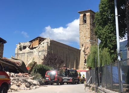 Nuova scossa 4,7: crolla il rosone della chiesa di S. Agostino... e la scuola