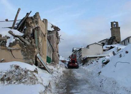 Terremoto, l'ultimatum di Pirozzi: “Procedure di guerra o tutti in piazza”