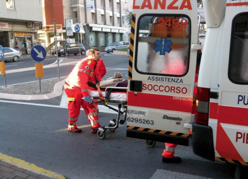 ambulanza incidente roma