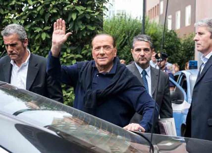 Berlusconi lascia l'ospedale: "Spero di essere ancora utile"
