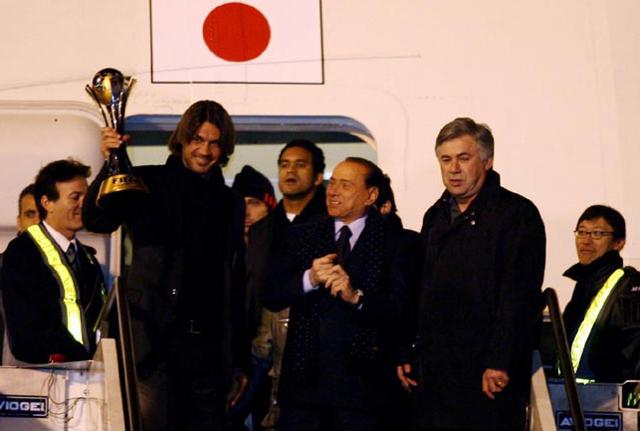 Milan, foto dei trionfi di Berlusconi via da Milanello? IL MILAN PRECISA