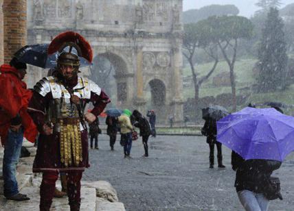 Roma nella morsa del freddo: il termometro crolla, Befana sottozero e neve