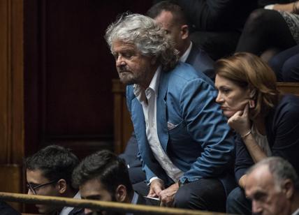 Referendum, Grillo: "Denunceremo Renzi per la falsa scheda sul Senato"