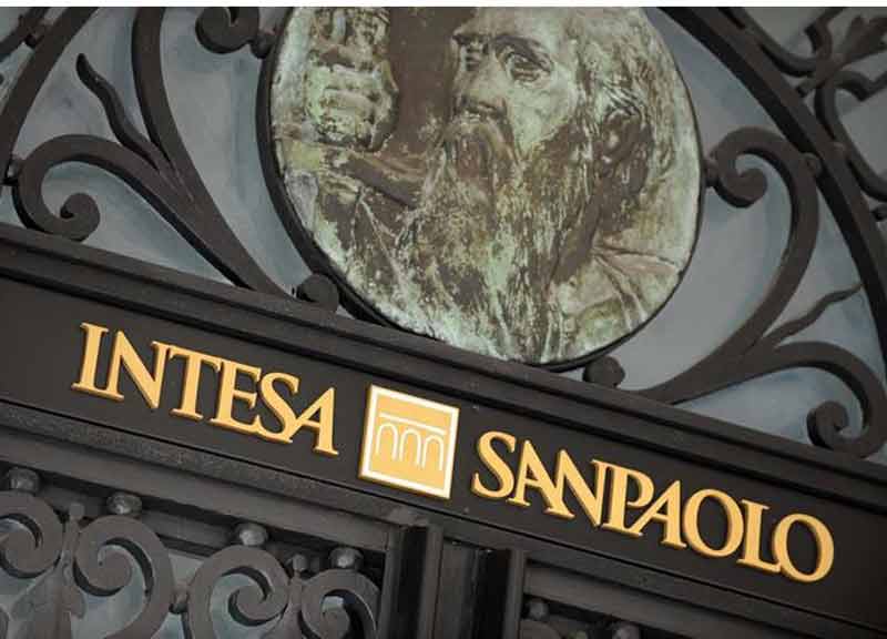 Intesa Sanpaolo trasforma i tabaccai in bancomat: prelievi fino a 150 euro