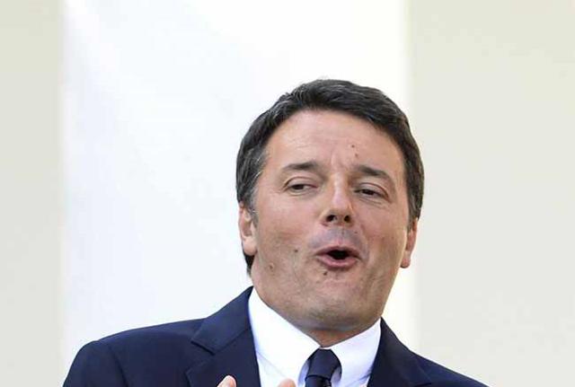 Renzi inaugura la politica degli 'spot': voglio stare tra la gente