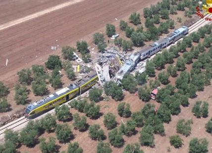 Scontro frontale treni Bari-Nord Ruvo-Corato 25 morti e molti feriti