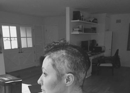 Shannen Doherty si rasa a zero: la lotta contro il cancro della Brenda Walsh
